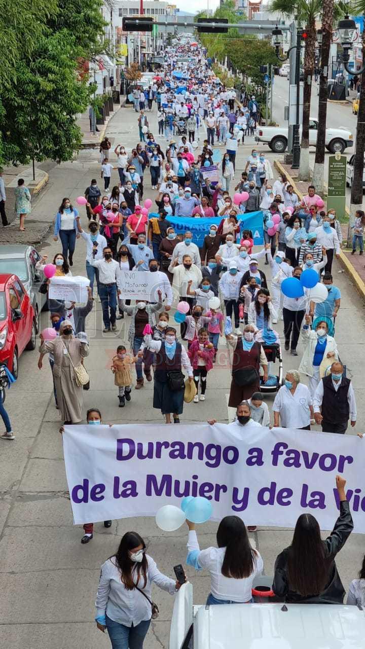 Colectivos marchan a favor de la vida