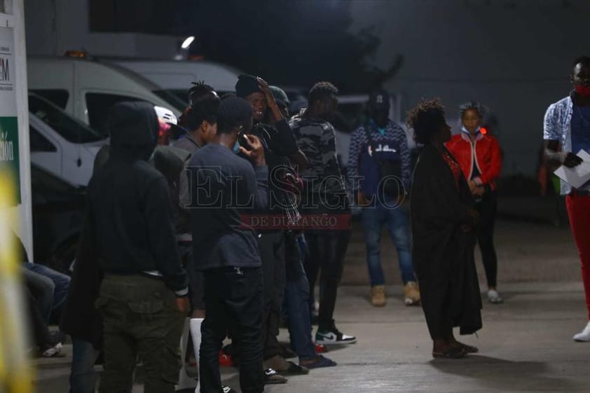 Migrantes haitianos en el Instituto Nacional de Migración Delegación Durango