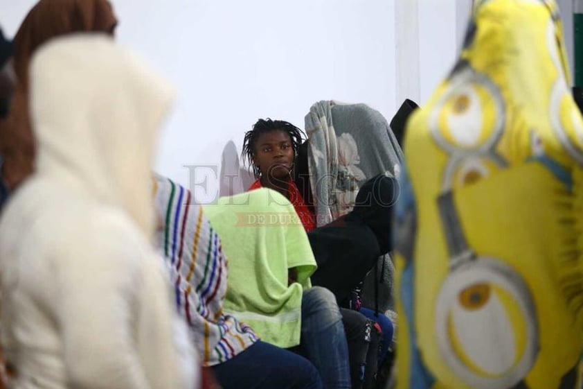 Migrantes haitianos en el Instituto Nacional de Migración Delegación Durango