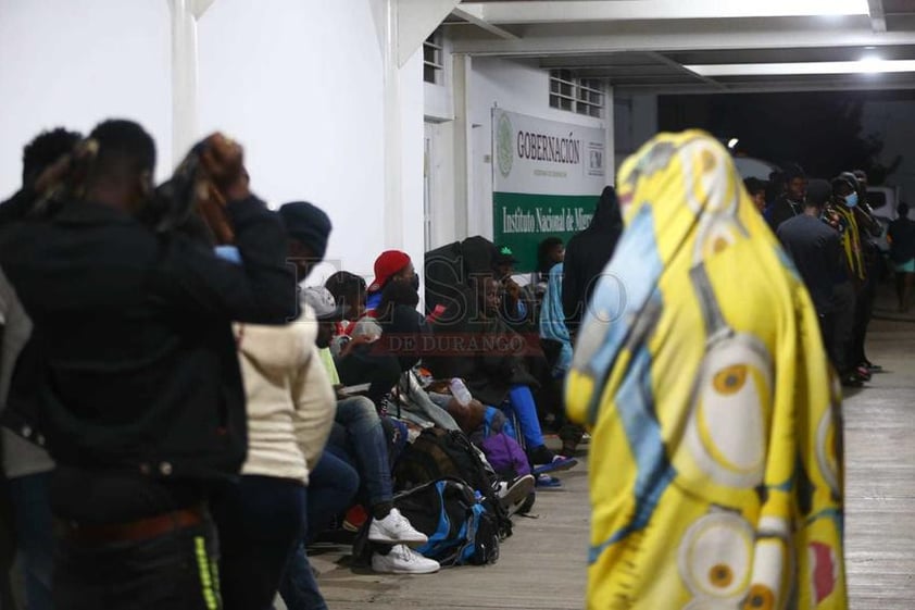 Migrantes haitianos en el Instituto Nacional de Migración Delegación Durango