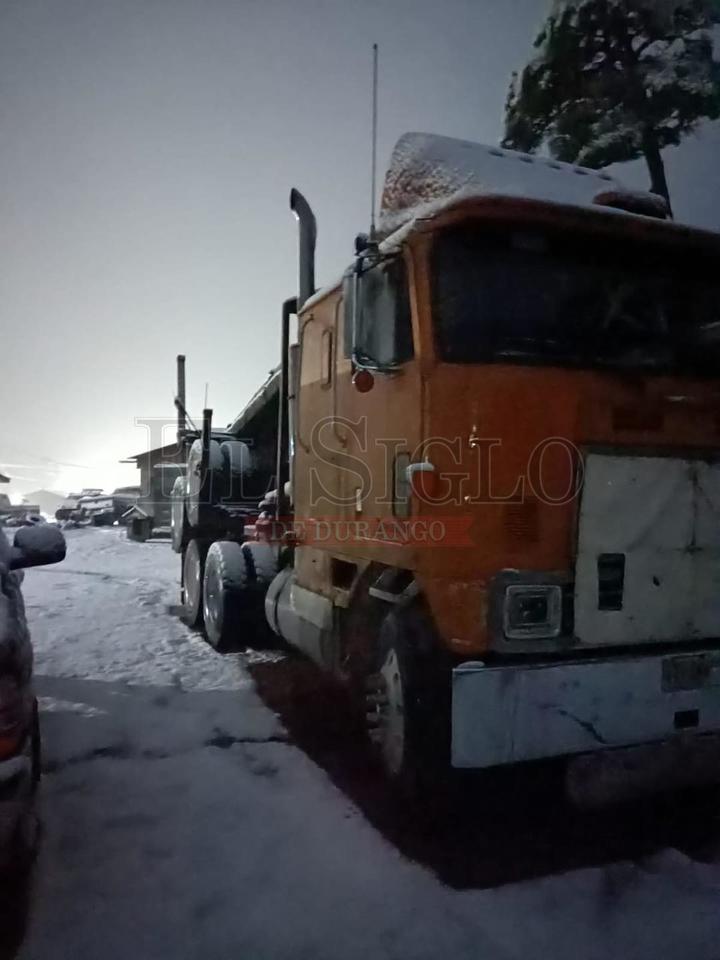 Registran nevadas 19 comunidades de Durango