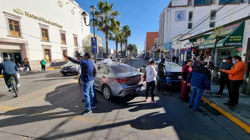 Médicos toman avenida 20 de Noviembre