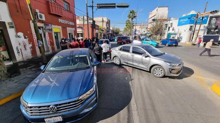 Médicos toman avenida 20 de Noviembre