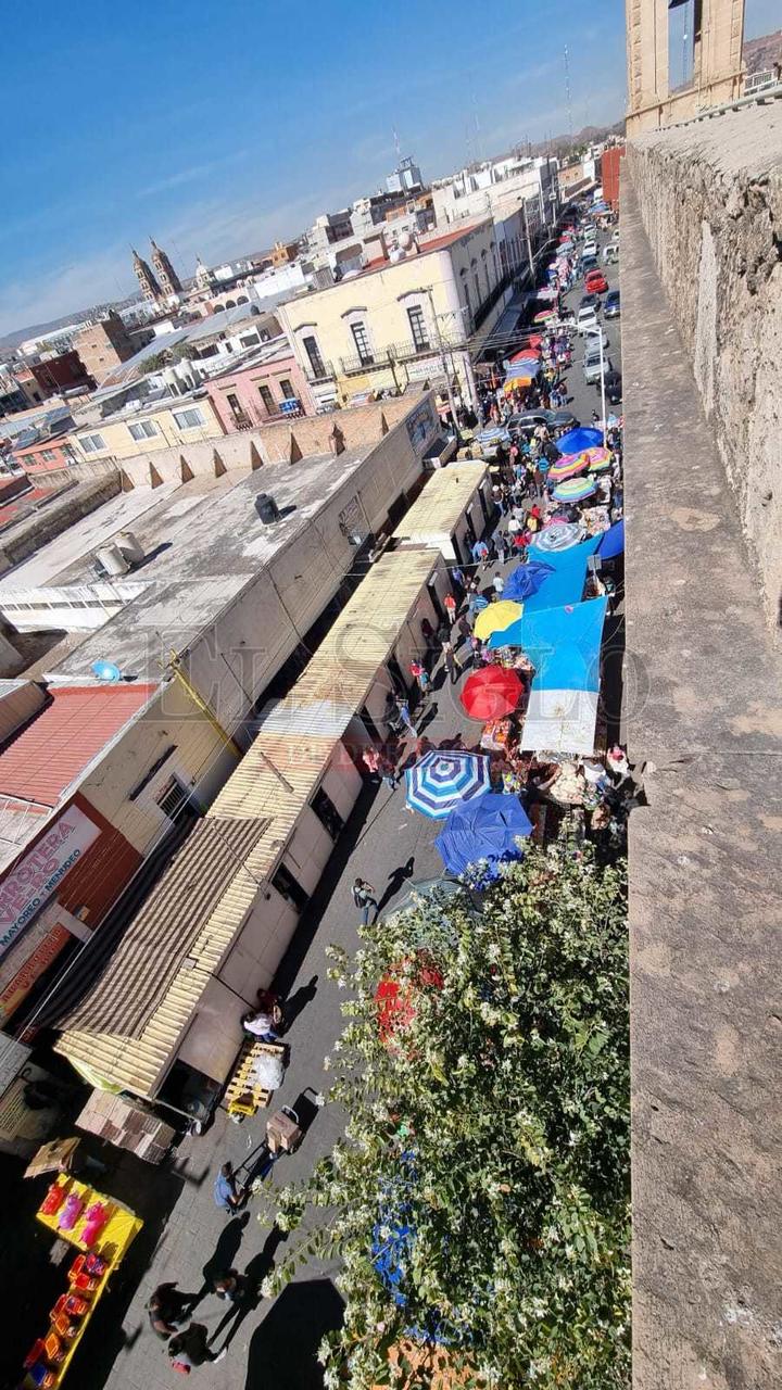 'Descontrolado' el comercio informal en la Zona Centro