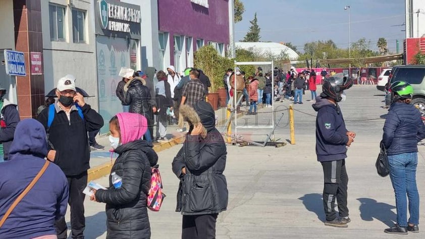 'Interminables' filas para pruebas Covid en Durango