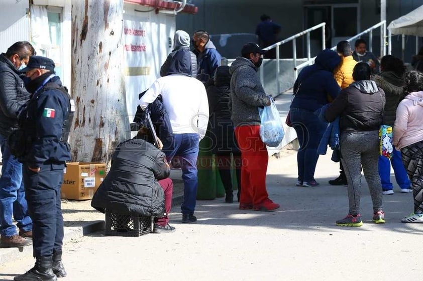 'Interminables' filas para pruebas Covid en Durango