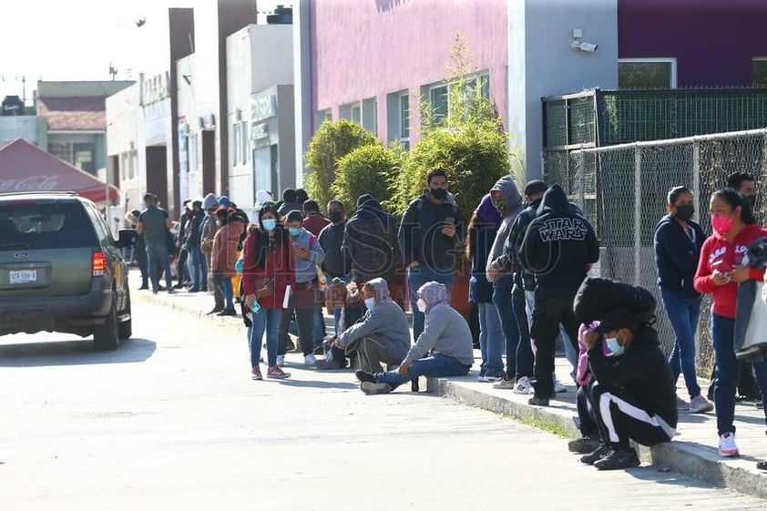 'Interminables' filas para pruebas Covid en Durango