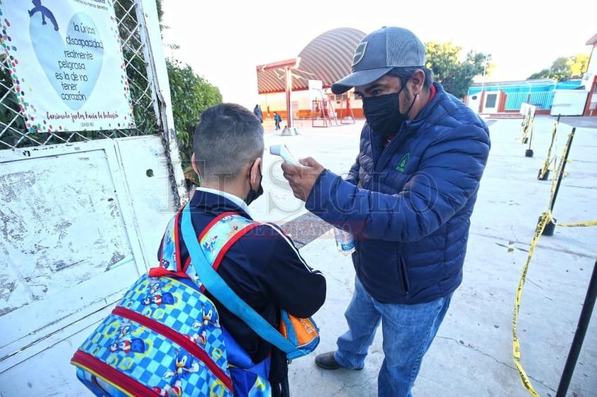 30% DE ALUMNOS REGRESA A SALONES