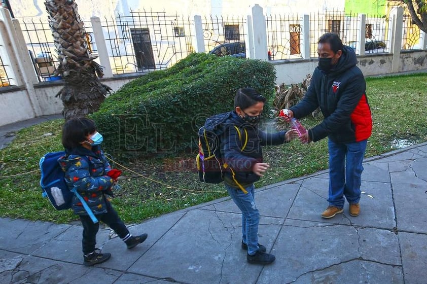 30% DE ALUMNOS REGRESA A SALONES