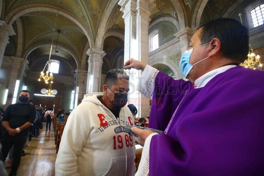 El padre impondrá la ceniza a quienes se acerquen, respetando las medidas sanitarias.