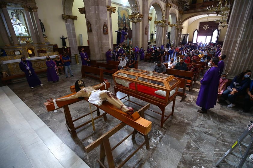 Duranguenses celebran la pasión de Cristo