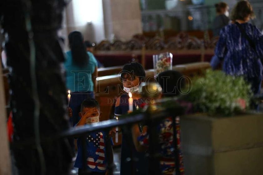 “San Jorge Bendito amarra tus animalitos con un cordoncito bendito para que no nos piquen ni a mí ni a mis hermanitos”, es la frase que acompaña a la tradición.