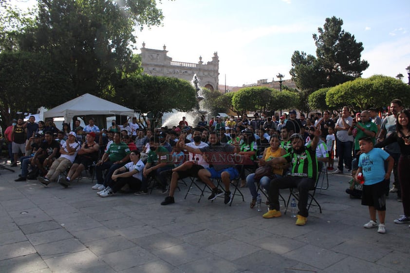 Fiesta albiverde en la Plaza de Armas