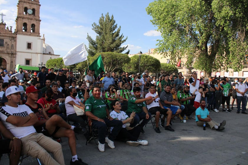 Fiesta albiverde en la Plaza de Armas