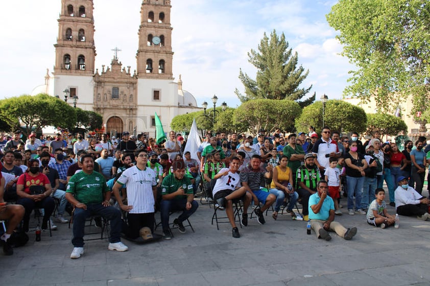 Fiesta albiverde en la Plaza de Armas