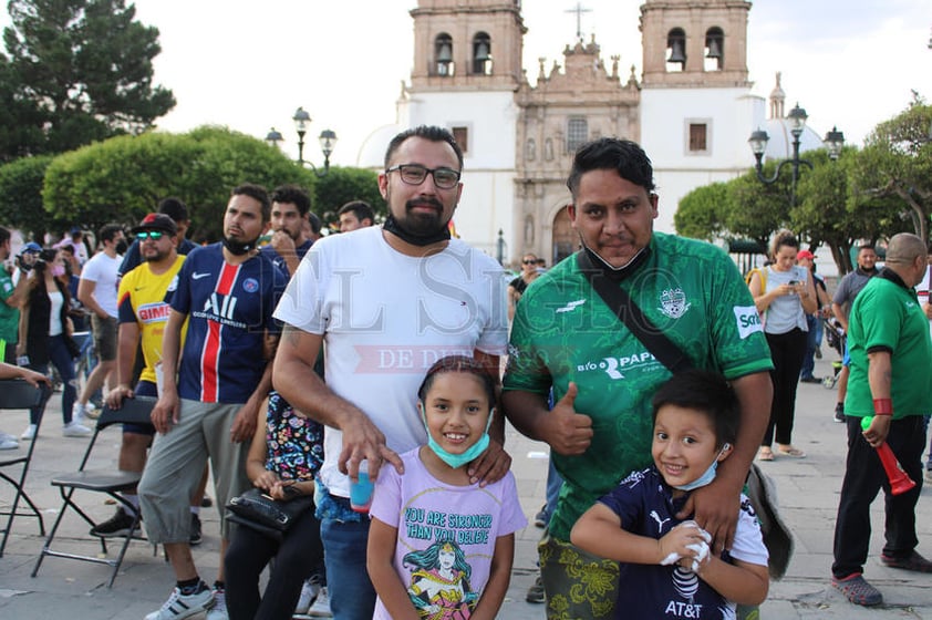 Fiesta albiverde en la Plaza de Armas