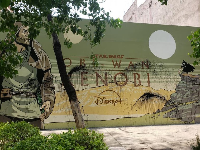 Mural promocional de la serie de Obi-Wan Kenobi vandalizado