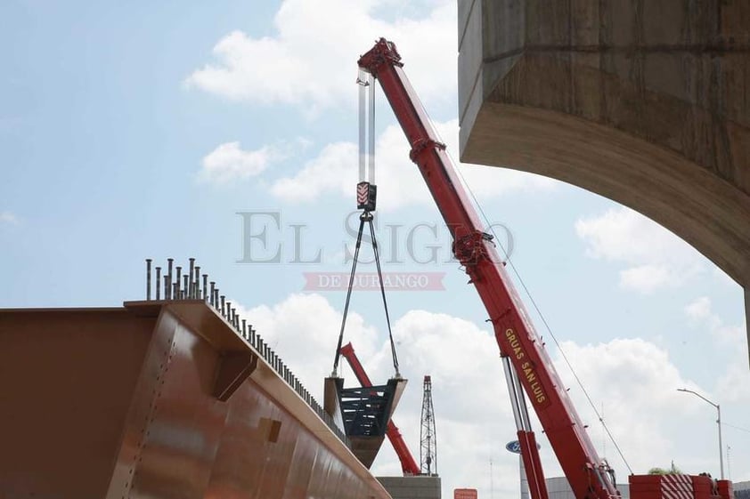 Inicia la colocación de las últimas trabes del puente Francisco Villa