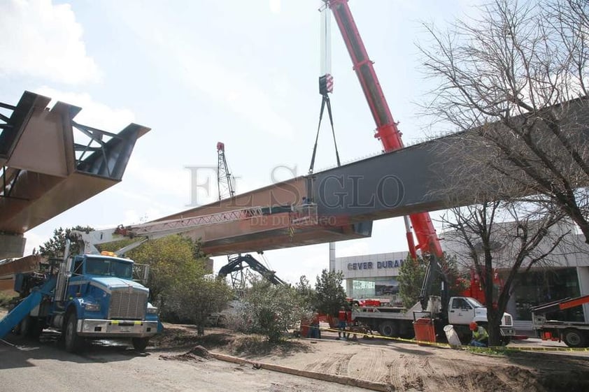 Inicia la colocación de las últimas trabes del puente Francisco Villa