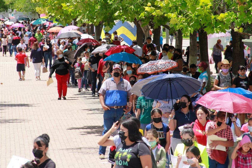 Primer día de vacunación de menores en Durango