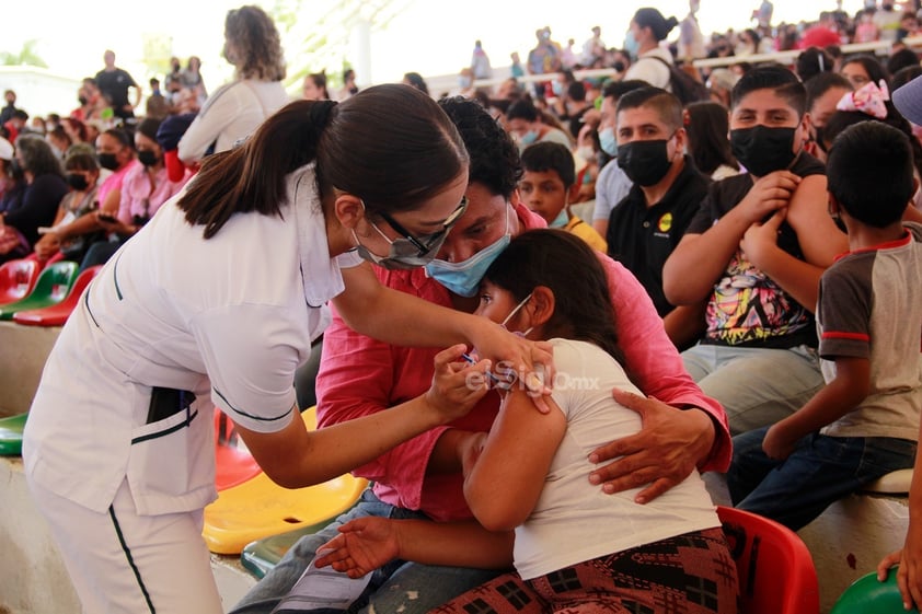 Primer día de vacunación de menores en Durango