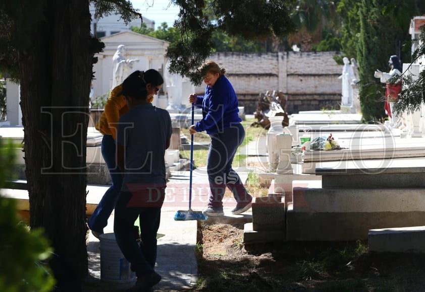 Duranguenses se anticipan a las visitas al Panteón de Oriente