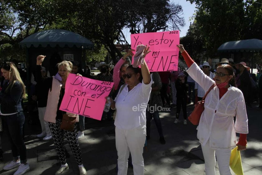 MARCHA A FAVOR DEL INE EN DURANGO