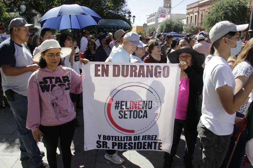 MARCHA A FAVOR DEL INE EN DURANGO