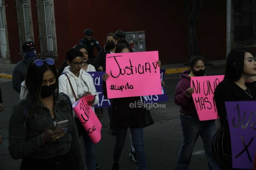 Familiares y amigos se congregaron para marchar exigiendo justicia a las autoridades por feminicidio de Lupita