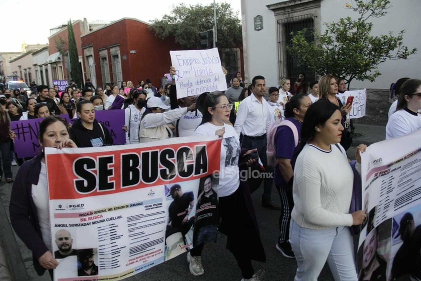 Familiares y amigos se congregaron para marchar exigiendo justicia a las autoridades por feminicidio de Lupita