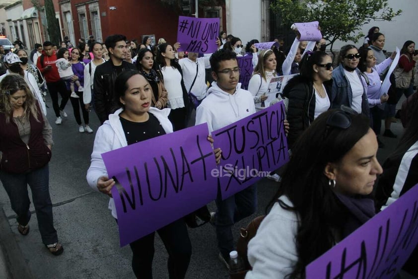 Familiares y amigos se congregaron para marchar exigiendo justicia a las autoridades por feminicidio de Lupita