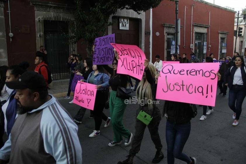 Familiares y amigos se congregaron para marchar exigiendo justicia a las autoridades por feminicidio de Lupita