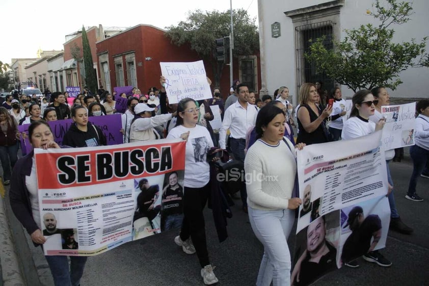 Familiares y amigos se congregaron para marchar exigiendo justicia a las autoridades por feminicidio de Lupita