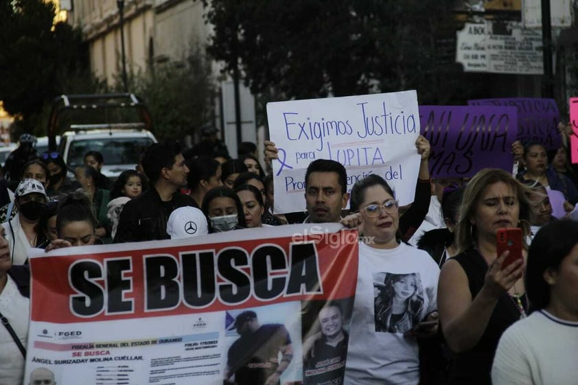 Familiares y amigos se congregaron para marchar exigiendo justicia a las autoridades por feminicidio de Lupita