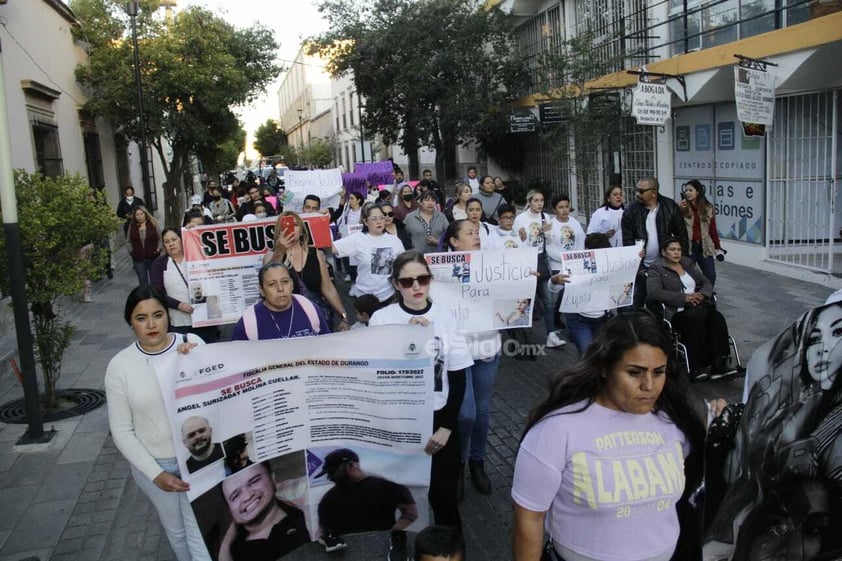 Familiares y amigos se congregaron para marchar exigiendo justicia a las autoridades por feminicidio de Lupita