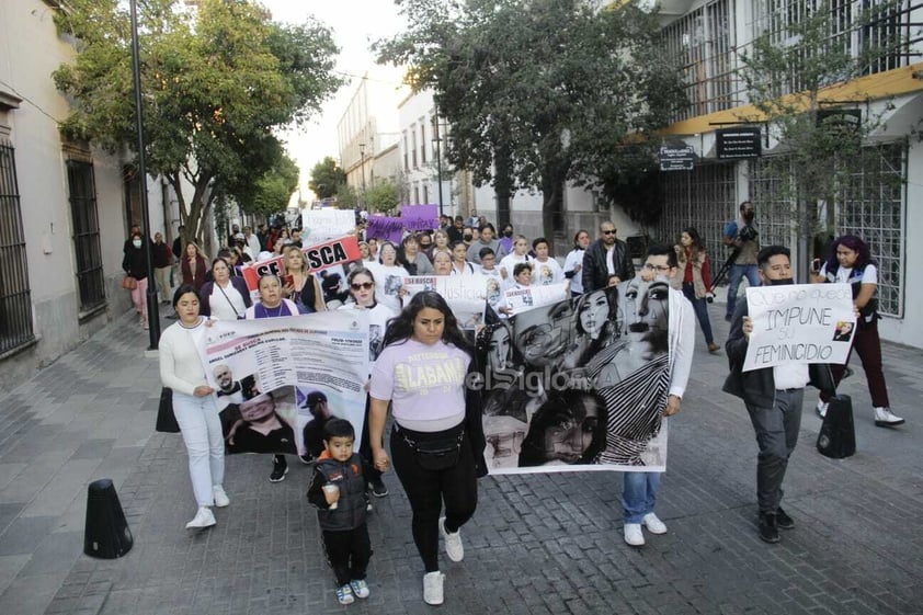 Familiares y amigos se congregaron para marchar exigiendo justicia a las autoridades por feminicidio de Lupita