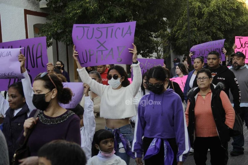 Familiares y amigos se congregaron para marchar exigiendo justicia a las autoridades por feminicidio de Lupita