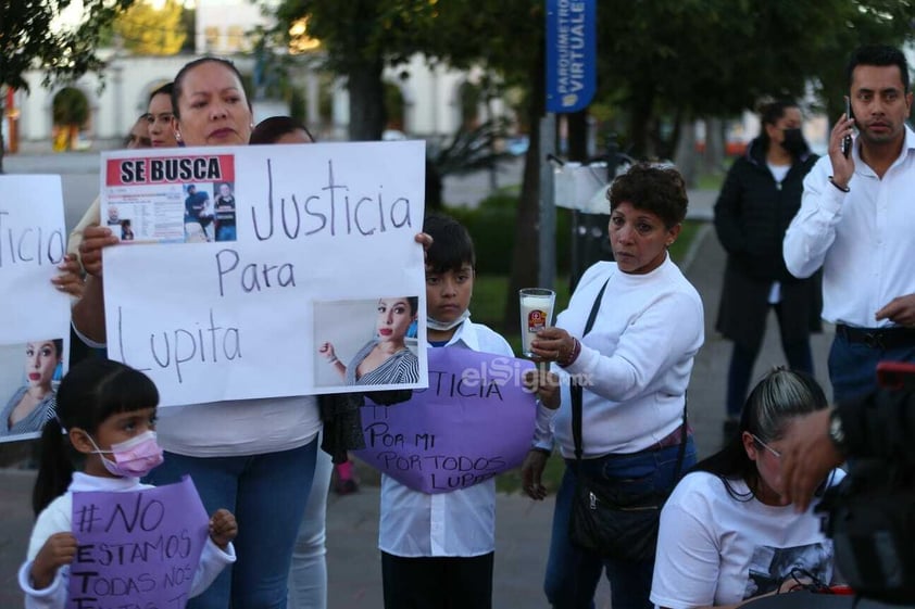 Familiares y amigos se congregaron para marchar exigiendo justicia a las autoridades por feminicidio de Lupita