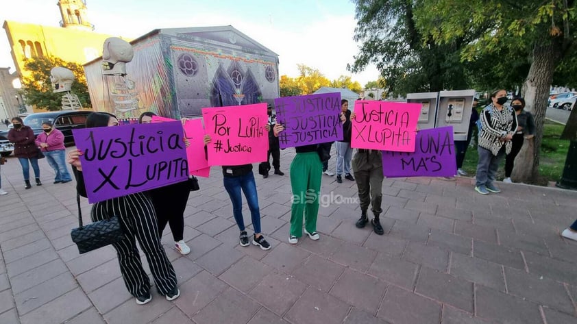 Familiares y amigos se congregaron para marchar exigiendo justicia a las autoridades por feminicidio de Lupita