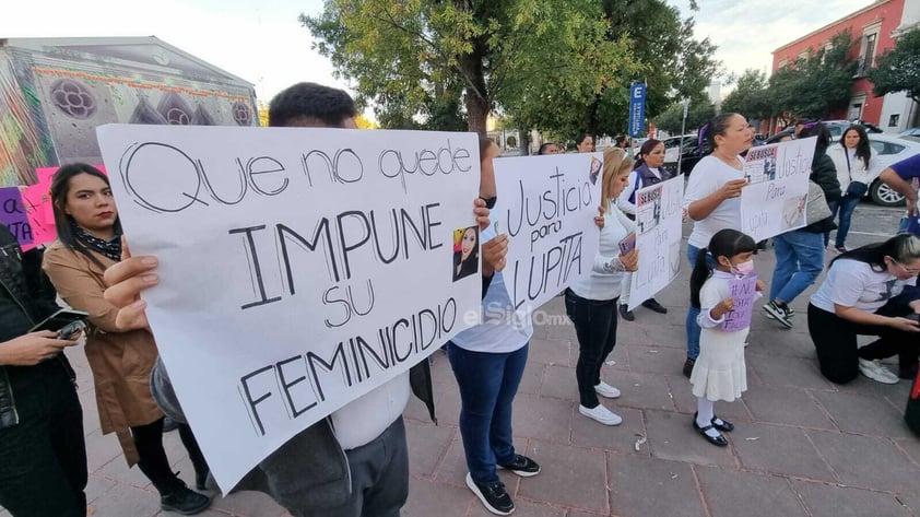 Familiares y amigos se congregaron para marchar exigiendo justicia a las autoridades por feminicidio de Lupita