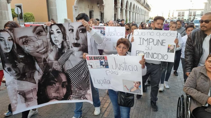 Familiares y amigos se congregaron para marchar exigiendo justicia a las autoridades por feminicidio de Lupita