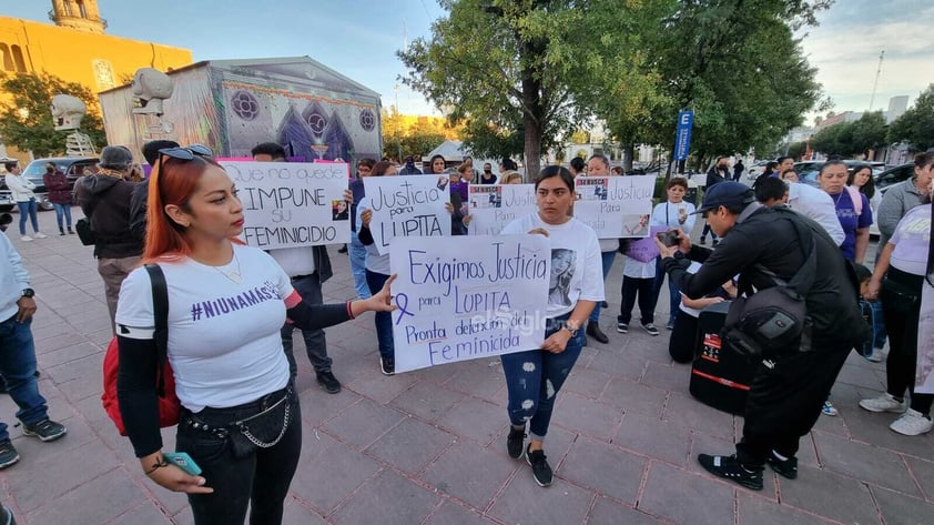 Familiares y amigos se congregaron para marchar exigiendo justicia a las autoridades por feminicidio de Lupita