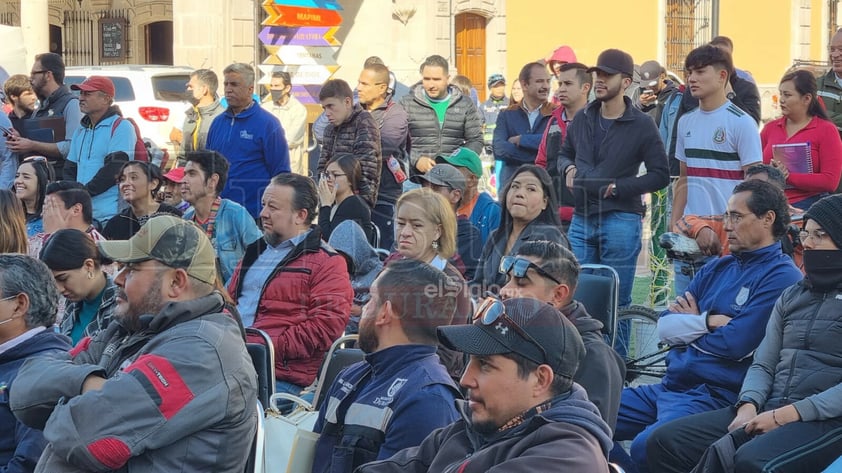 Afición se reúne en la Plaza Fundadores