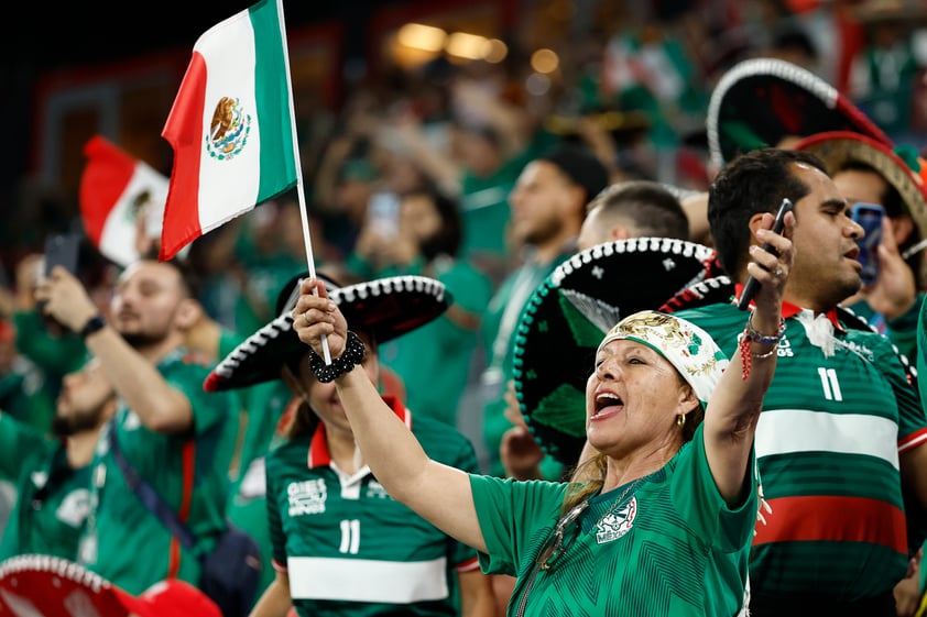 Afición mexicana captada durante el encuentro contra Polonia, en el Mundial de futbol Qatar 2022.