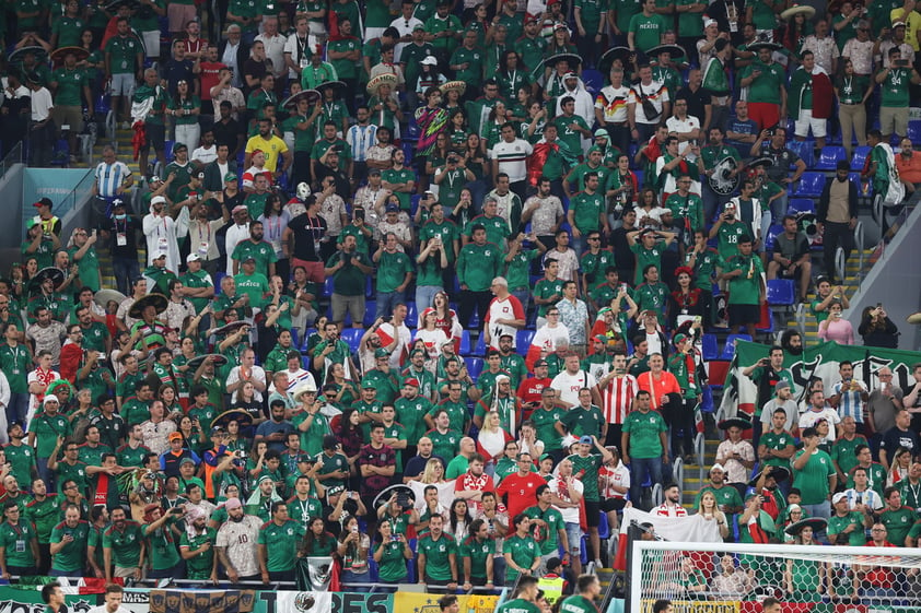 Afición mexicana captada durante el encuentro contra Polonia, en el Mundial de futbol Qatar 2022.