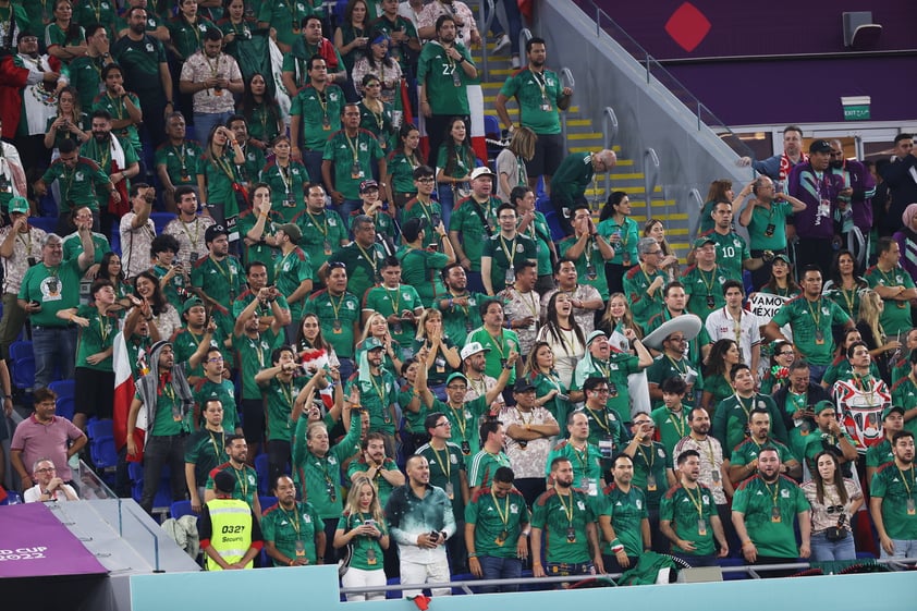 Afición mexicana captada durante el encuentro contra Polonia, en el Mundial de futbol Qatar 2022.