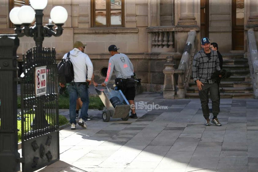 El rodaje de la nueva cinta de Viggo Mortensen, 'The Dead Don't Hurt', iniciará hoy en varias calles de la Zona Centro de Durango. Debido a esto hay cortes de tránsito.