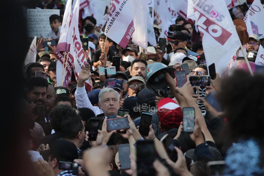 Este domingo 27 de noviembre de 2022 se realiza la marcha de AMLO con motivo de su cuarto aniversario de su llegada a la Presidencia de México, que parte de Ángel de la Independencia al Zócalo capitalino.