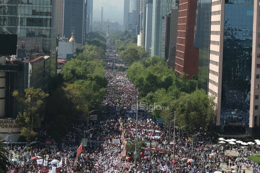 Este domingo 27 de noviembre de 2022 se realiza la marcha de AMLO con motivo de su cuarto aniversario de su llegada a la Presidencia de México, que parte de Ángel de la Independencia al Zócalo capitalino.