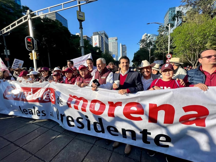 Este domingo 27 de noviembre de 2022 se realiza la marcha de AMLO con motivo de su cuarto aniversario de su llegada a la Presidencia de México, que parte de Ángel de la Independencia al Zócalo capitalino.

En el Ángel de la Independencia, junto a miles de mexicanos, el legislador oriundo de Múzquiz, a través de n comunicado aseguró sentirse orgulloso de formar parte de la celebración nacional a cuatro años de haber iniciado la Cuarta Transformación en México.